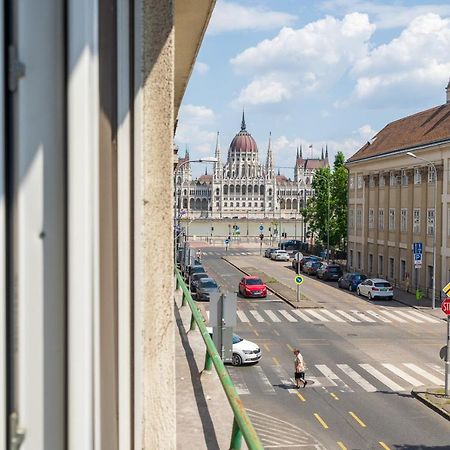 בודפשט Bright Studio With Parliament View, Free Parking מראה חיצוני תמונה