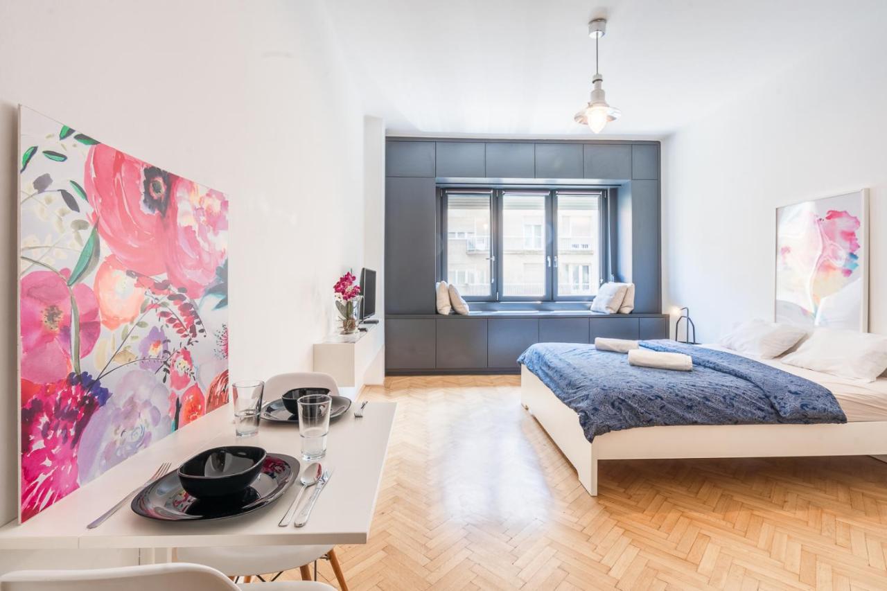 בודפשט Bright Studio With Parliament View, Free Parking מראה חיצוני תמונה