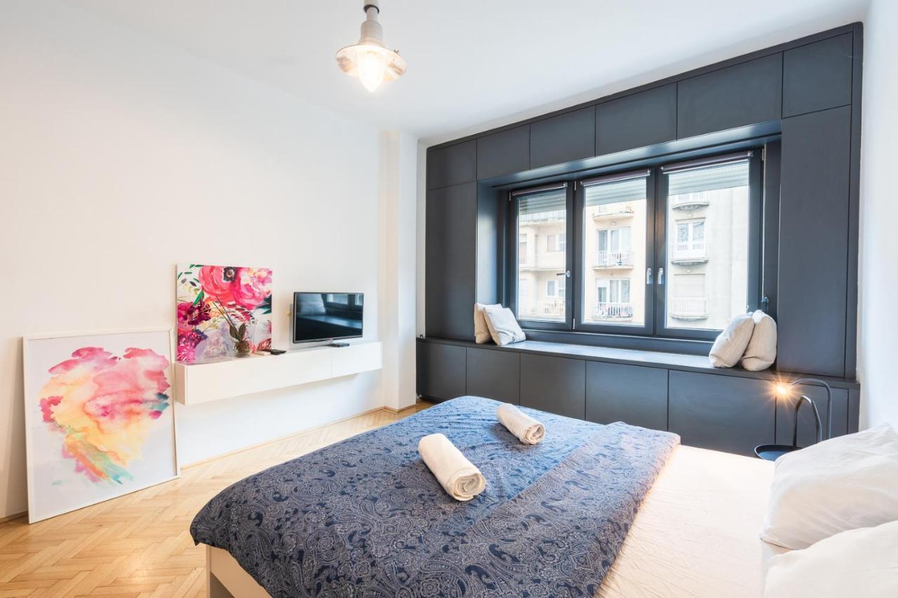 בודפשט Bright Studio With Parliament View, Free Parking מראה חיצוני תמונה