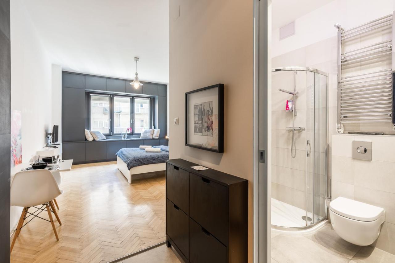 בודפשט Bright Studio With Parliament View, Free Parking מראה חיצוני תמונה