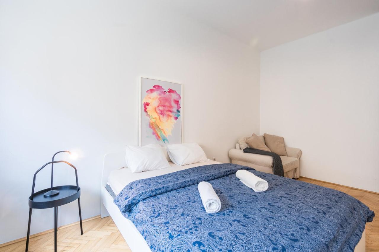 בודפשט Bright Studio With Parliament View, Free Parking מראה חיצוני תמונה