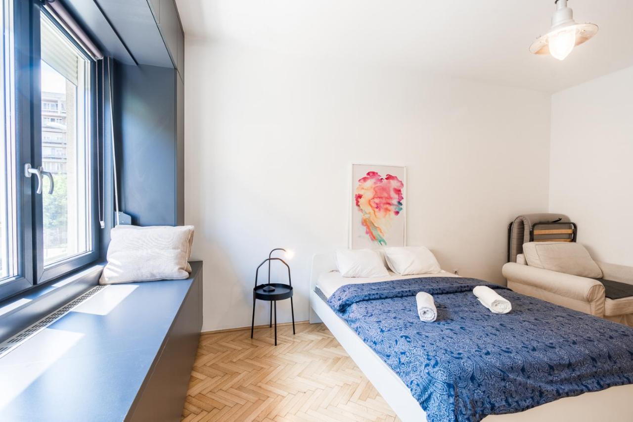 בודפשט Bright Studio With Parliament View, Free Parking מראה חיצוני תמונה