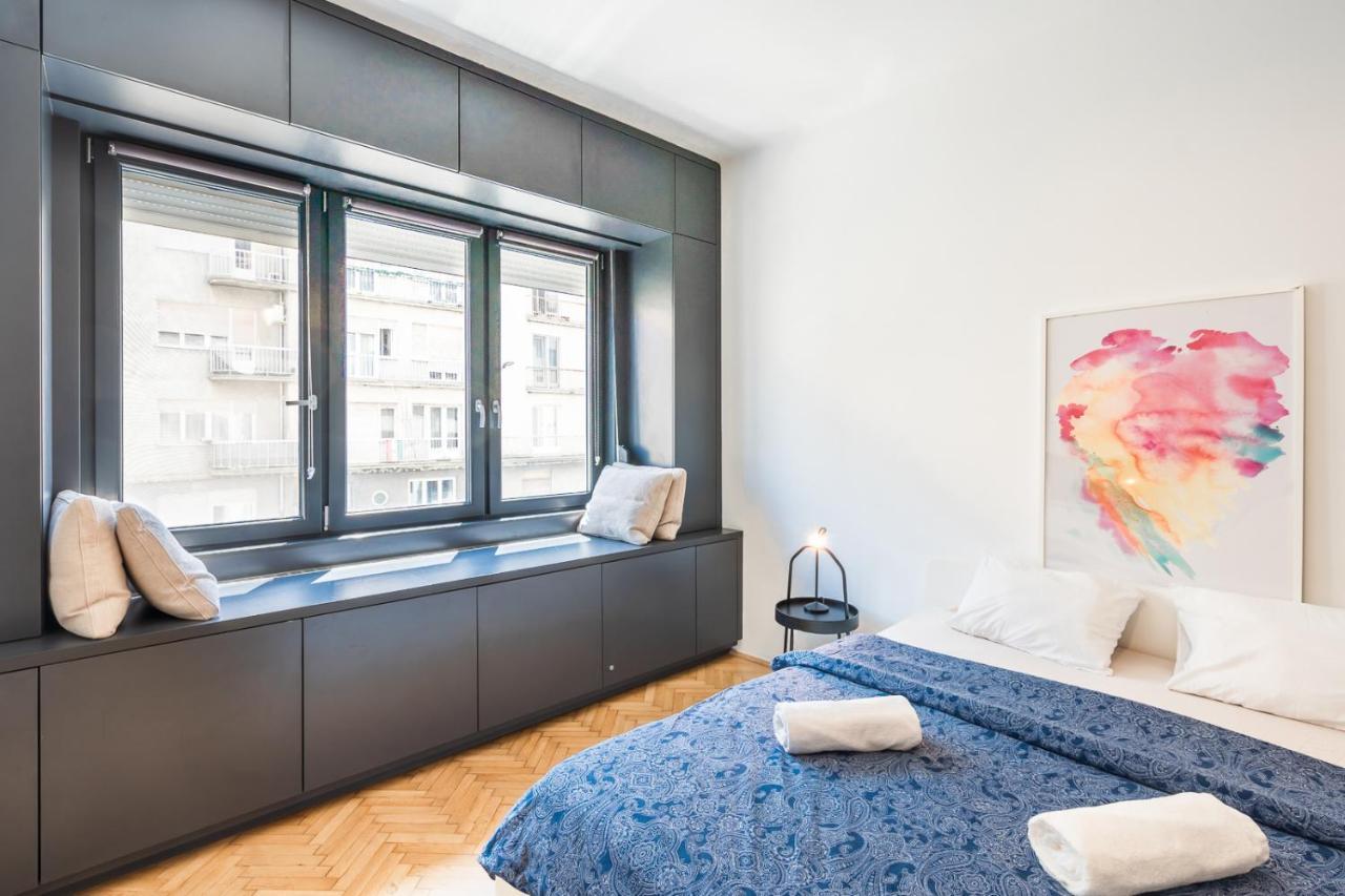 בודפשט Bright Studio With Parliament View, Free Parking מראה חיצוני תמונה