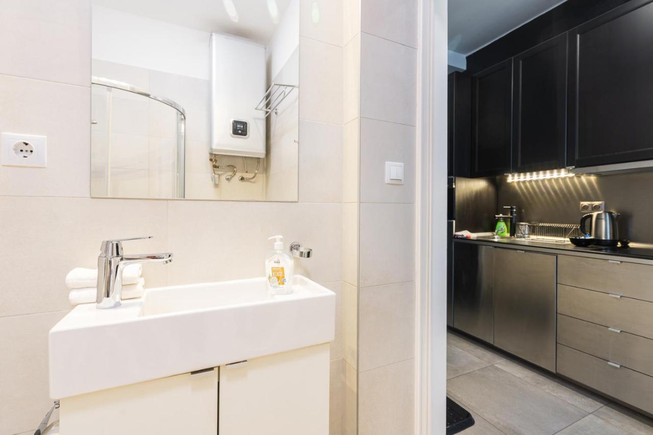 בודפשט Bright Studio With Parliament View, Free Parking מראה חיצוני תמונה